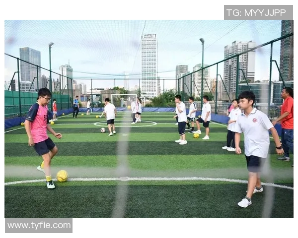 周磊独家解析足球技巧与战术分享助你提升球场表现