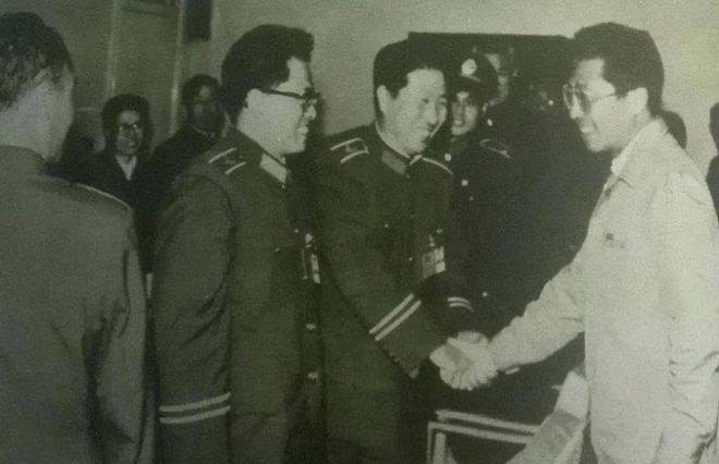 爱游戏官网他曾任上海副市长85年代替刘复之的职务后出任海南省一把手(图11)